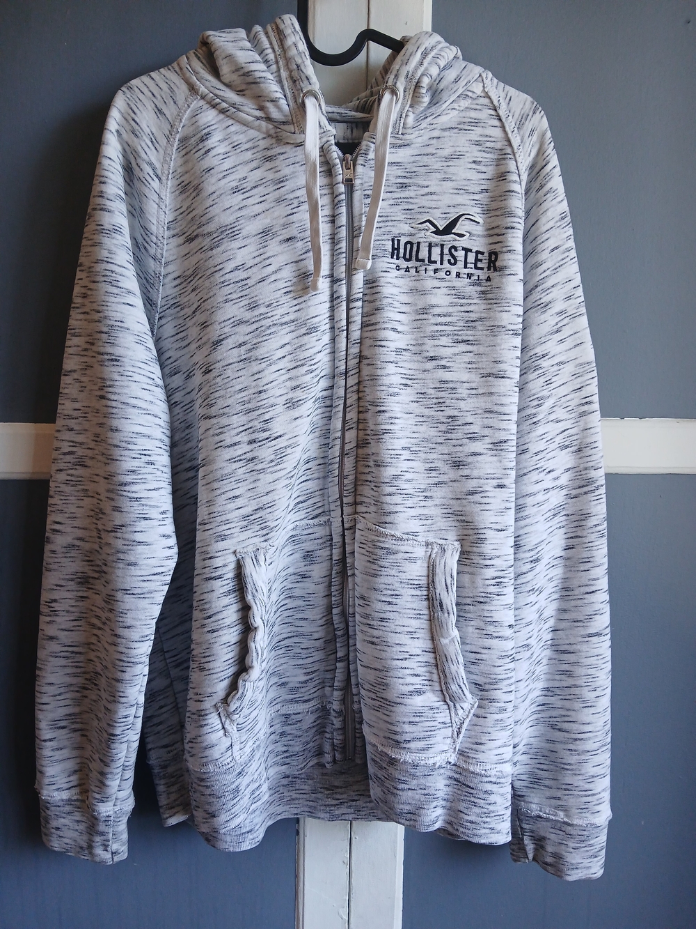 Hollister Men’s White & Black Space-Dye Zip Hoodie